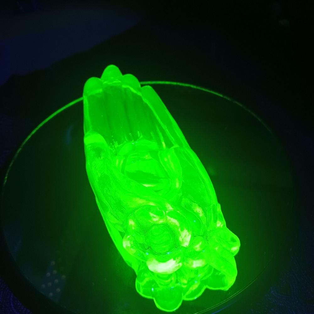 Vtg Boyd Art Glass Yellow vaseline uranium glass hand